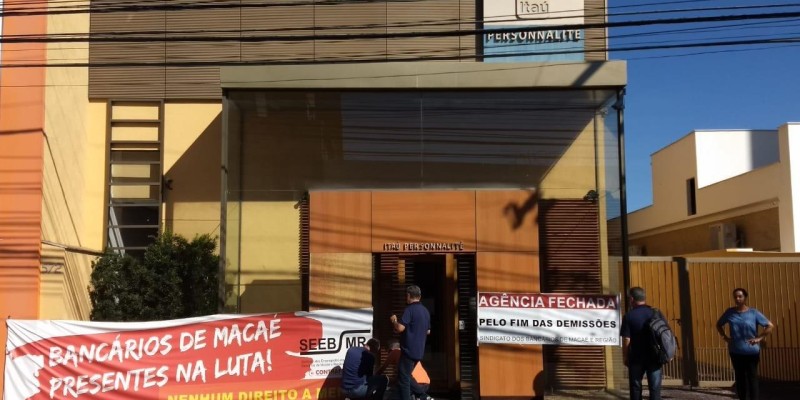 Itaú demite funcionária com estabilidade assegurada por lei