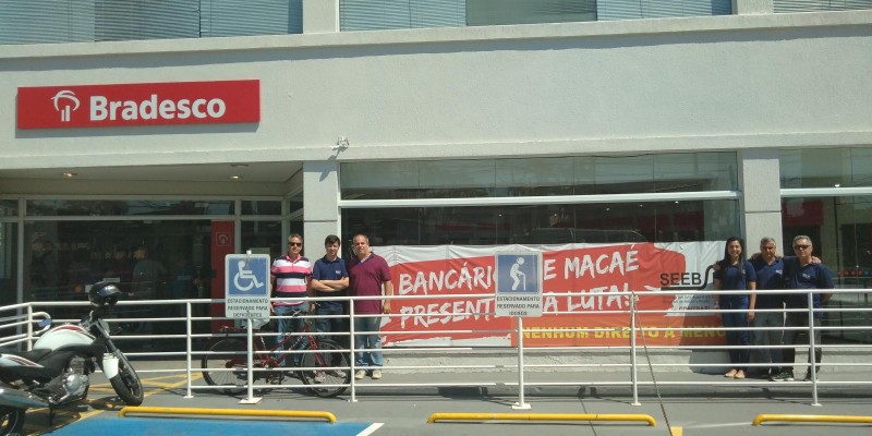 Seeb Macaé presente na luta: manhã desta segunda é marcada por manifestação contra demissão