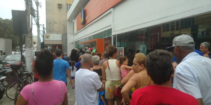 Itaú fecha agência em Macae, e causa transtorno a população