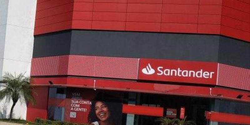 Santander insiste no atendimento até às 18h