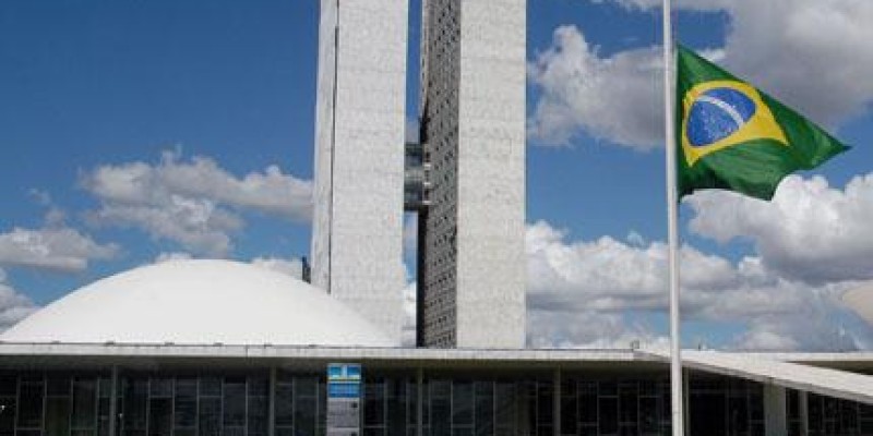 Empregados da Caixa vão pressionar senadores