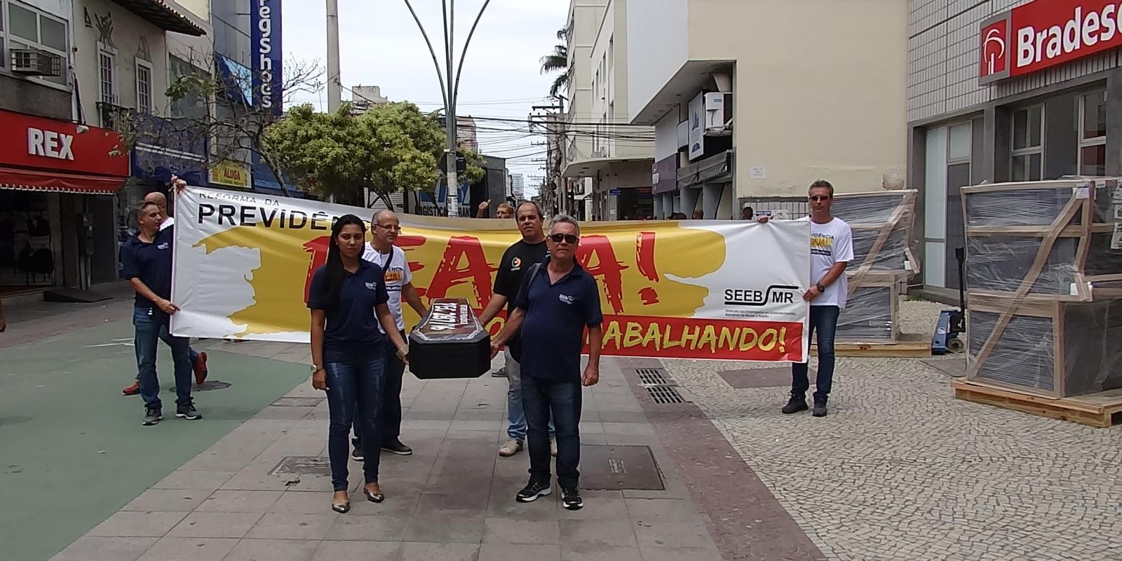 Bancários realizam manifestações contra Reforma da Previdência - a PEC 287/16 (PEC DO CAIXÃO)