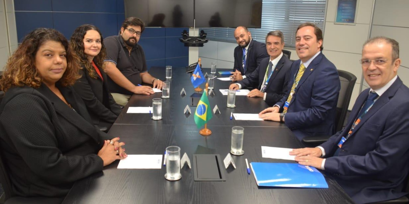 Reunião com presidente da Caixa termina com avanços