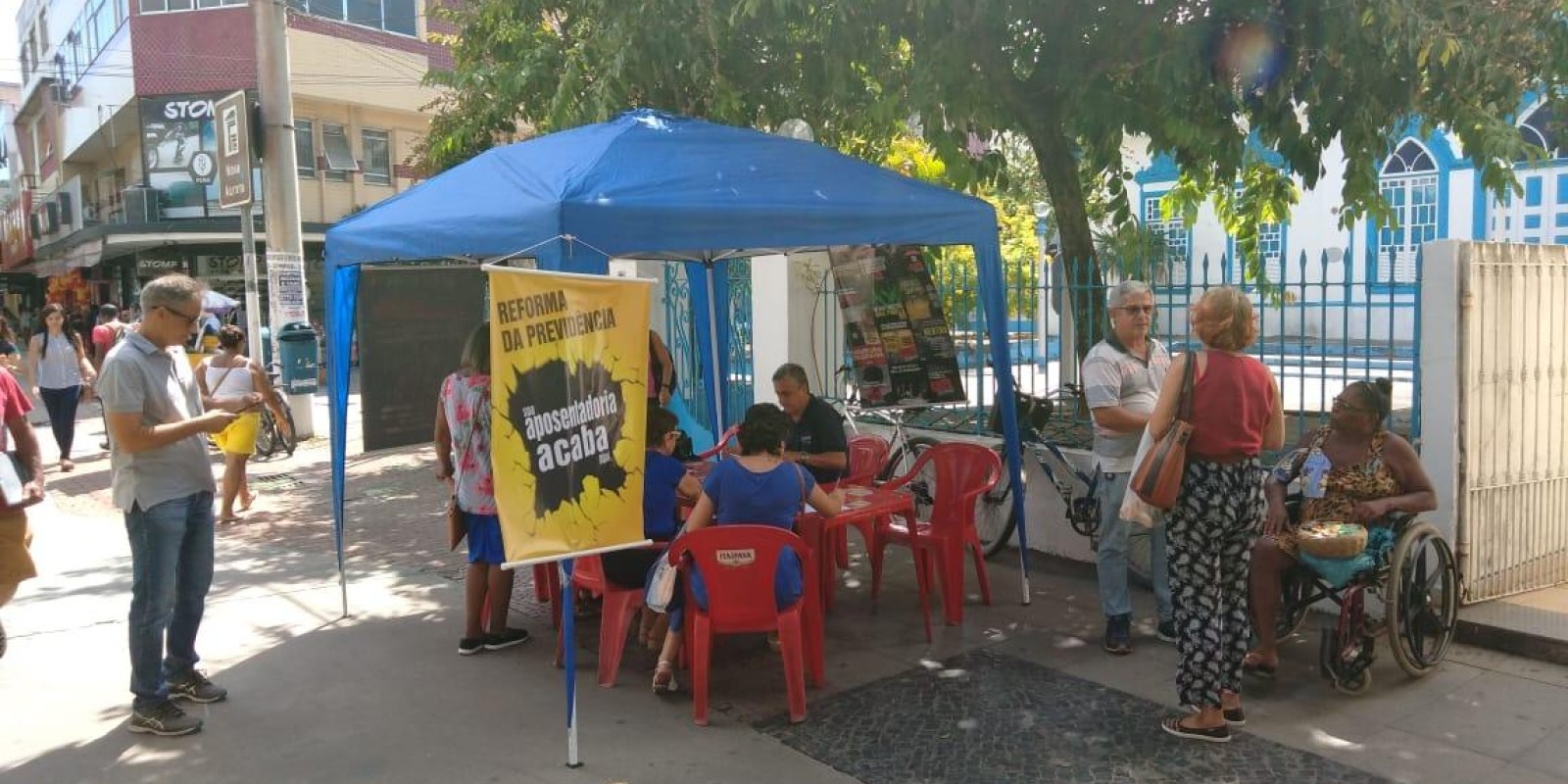 Coleta de assinaturas contra reforma da Previdência 