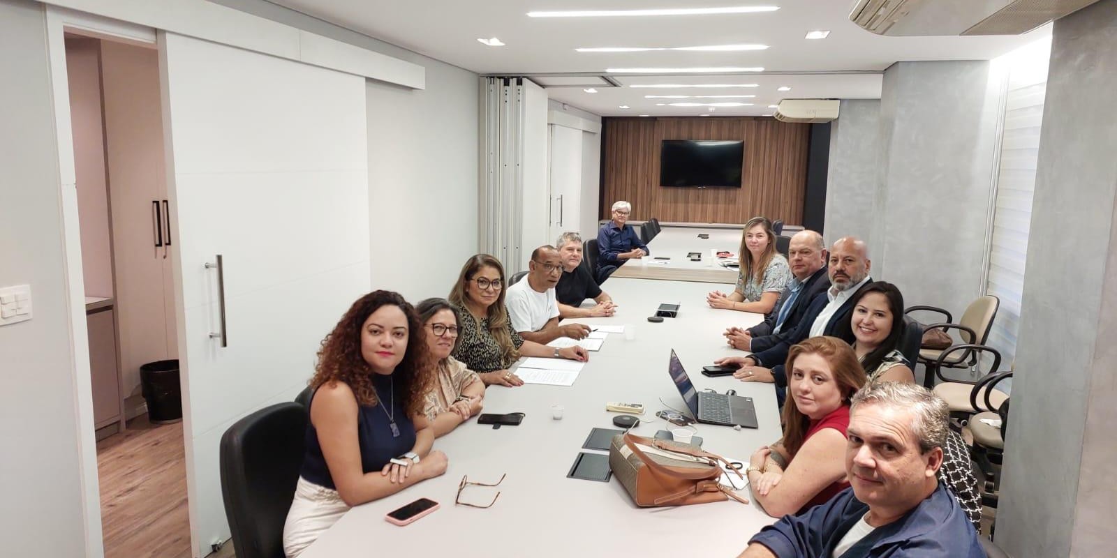 Financiários entregam pauta de reivindicações à Acrefi