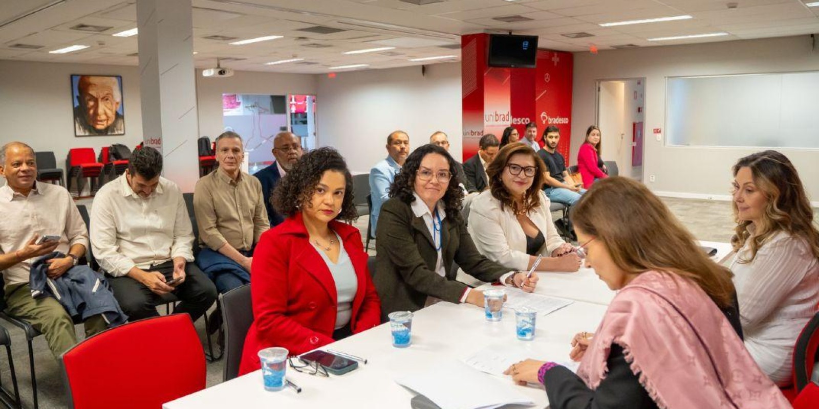 Contraf-CUT e Bradesco assinam acordo nacional para implementação de CCV Contraf-CUT e Bradesco assinam acordo nacional para implementação de CCV