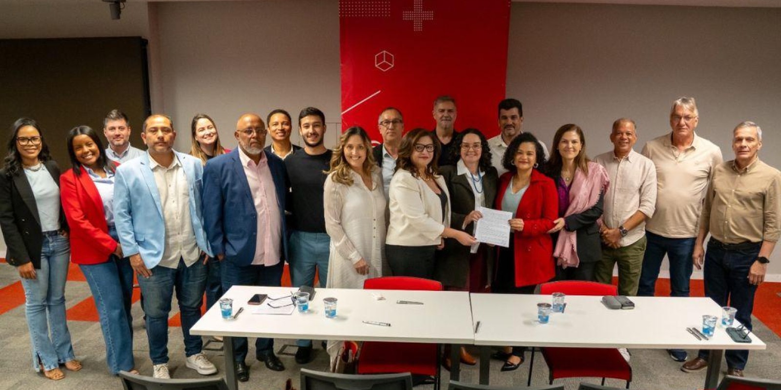 Movimento sindical e Bradesco assinam acordo de PPR Supera e PRB Movimento sindical e Bradesco assinam acordo de PPR Supera e PRB
