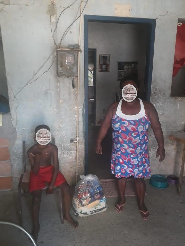 Bancários de Macaé-RJ entregam cestas básicas