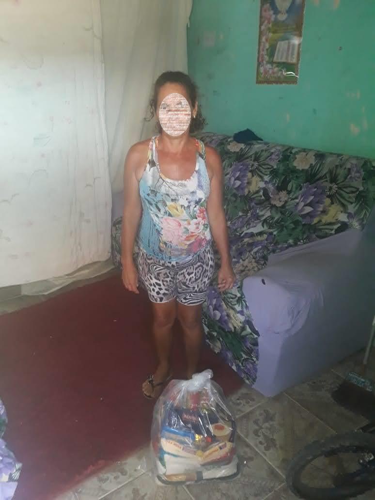 Bancários de Macaé-RJ entregam cestas básicas