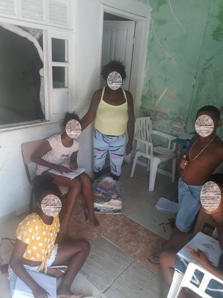 Bancários de Macaé-RJ entregam cestas básicas
