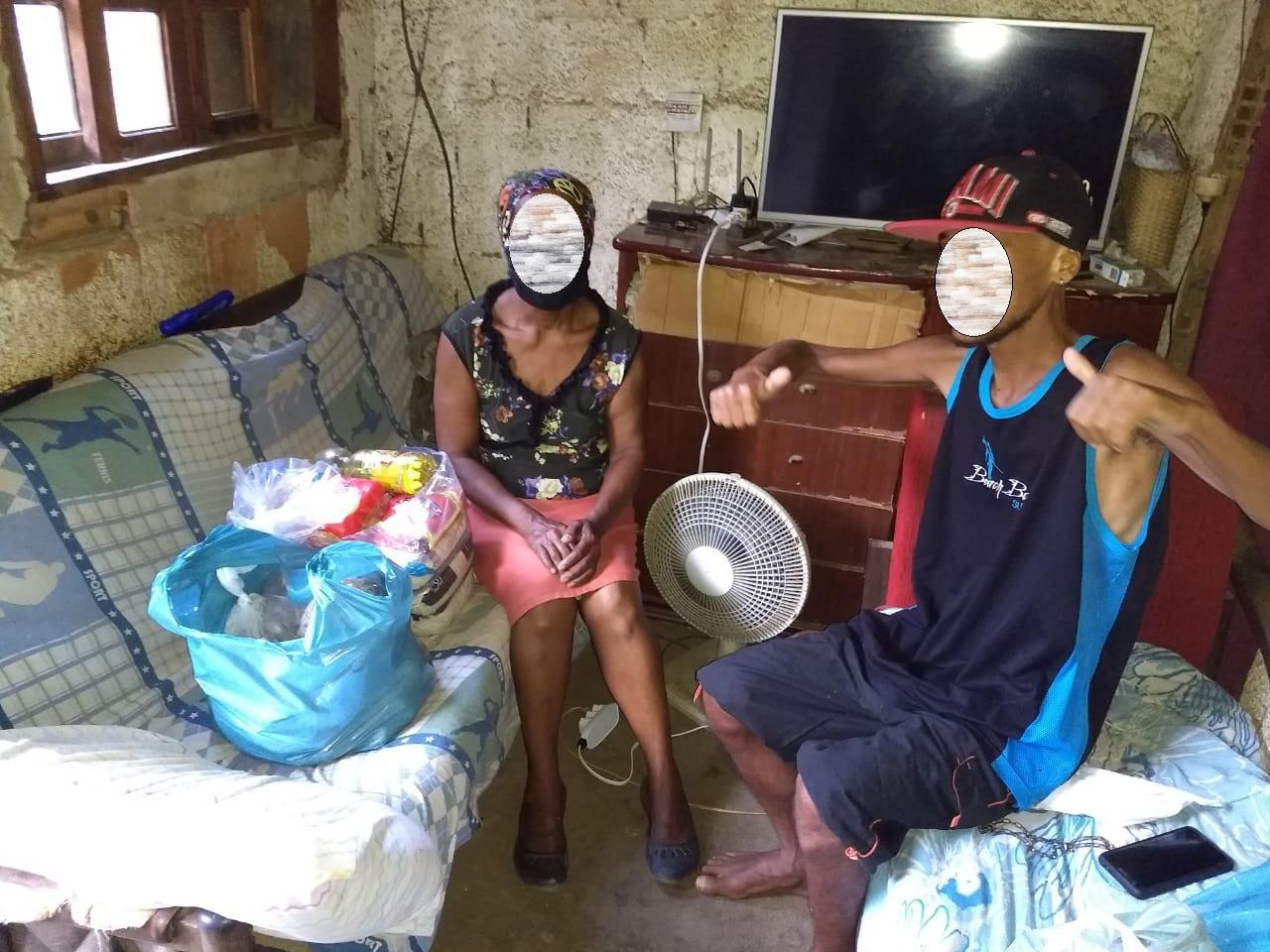 Bancários de Macaé-RJ entregam cestas básicas