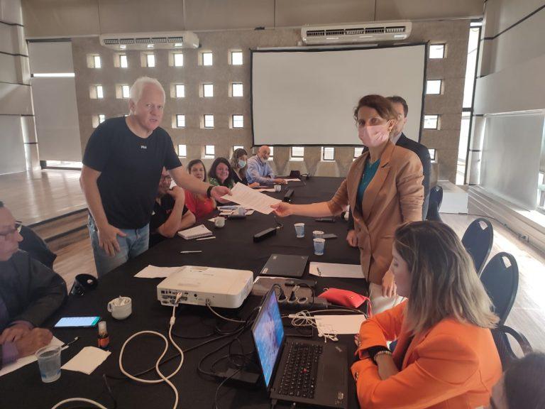 CEE cobra proposta para a PLR Social
