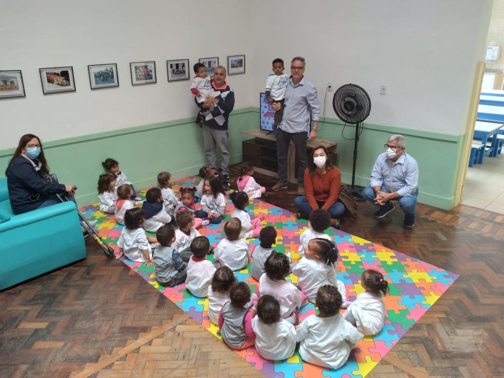 Sindicato entrega doações de leite em pó a Creche Lar de Maria