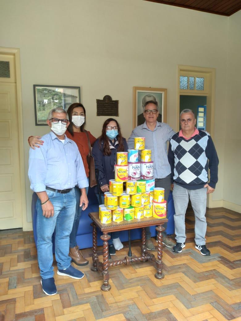 Sindicato entrega doações de leite em pó a Creche Lar de Maria