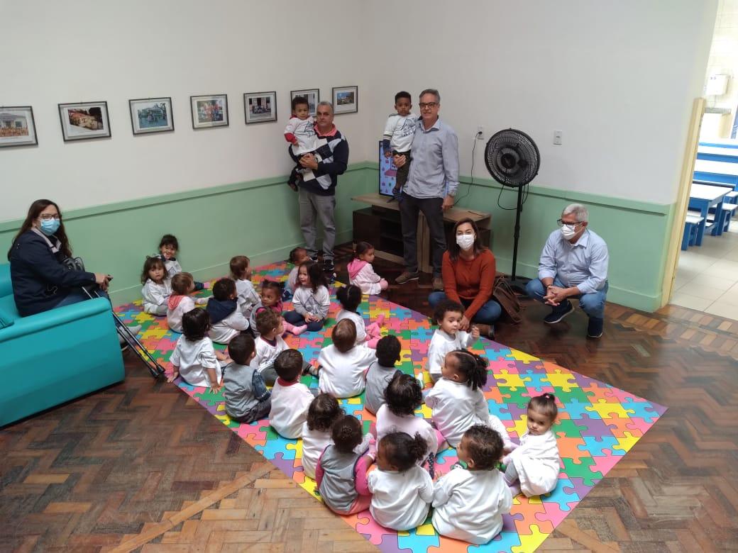 Sindicato entrega doações de leite em pó a Creche Lar de Maria