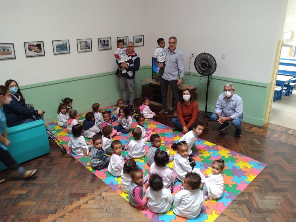 Sindicato entrega doações de leite em pó a Creche Lar de Maria