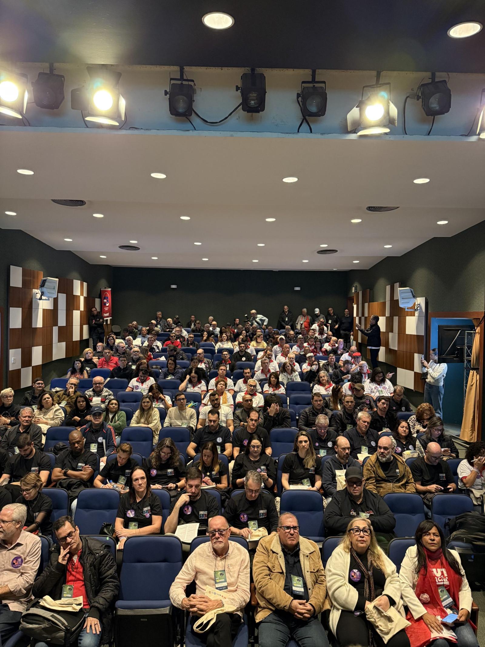 Bancários do Rio de Janeiro e Espírito Santo realizam sua 28ª Conferência Interestadual Bancários do Rio de Janeiro e Espírito Santo realizam sua 28ª Conferência Interestadual